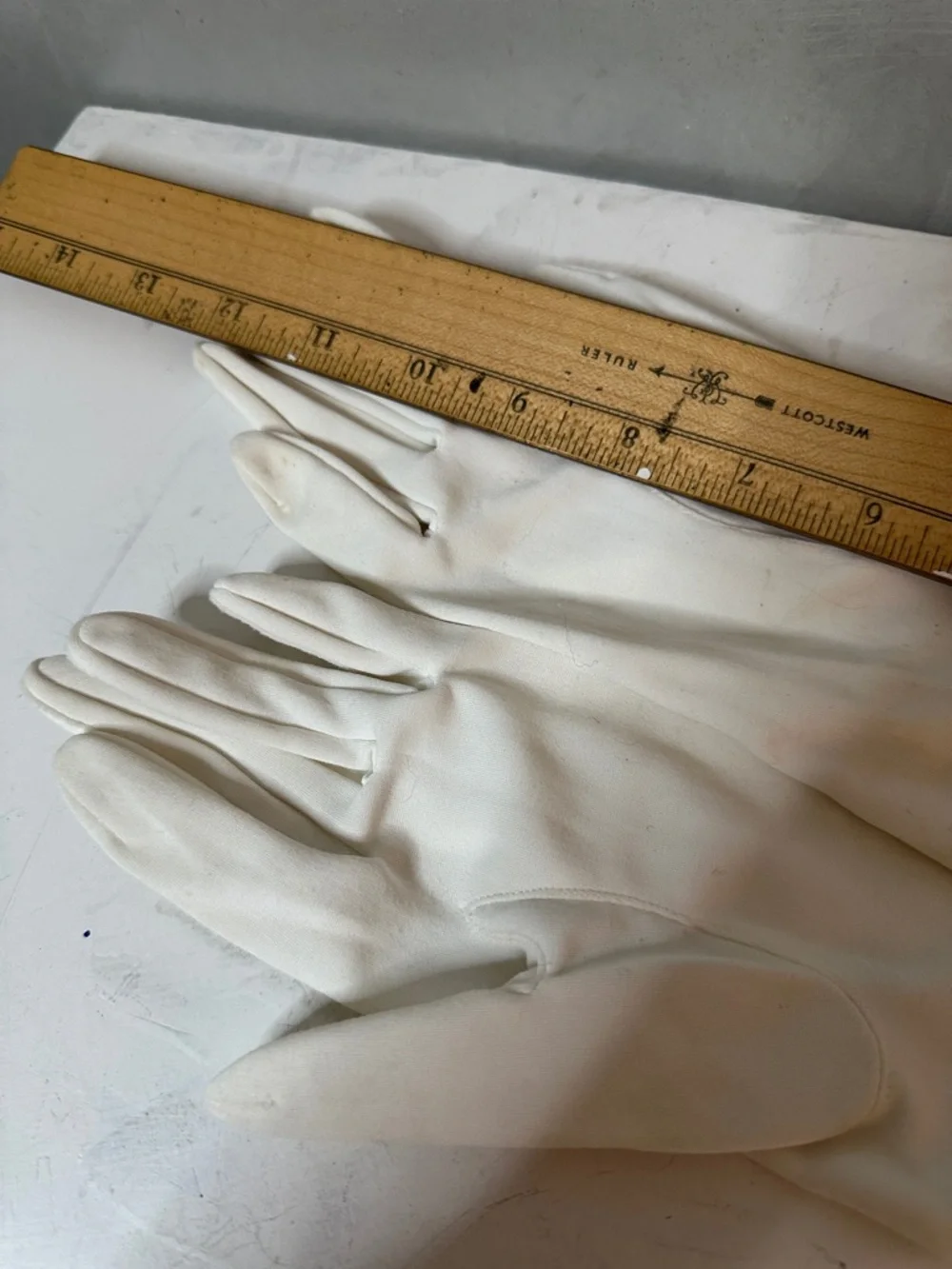 VINTAGE WHITE EMBROIDERED GLOVES 7-7.5